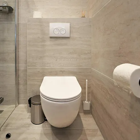 Escape Modern Near Everything 에인트호번