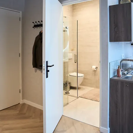 Escape Modern Near Everything 에인트호번