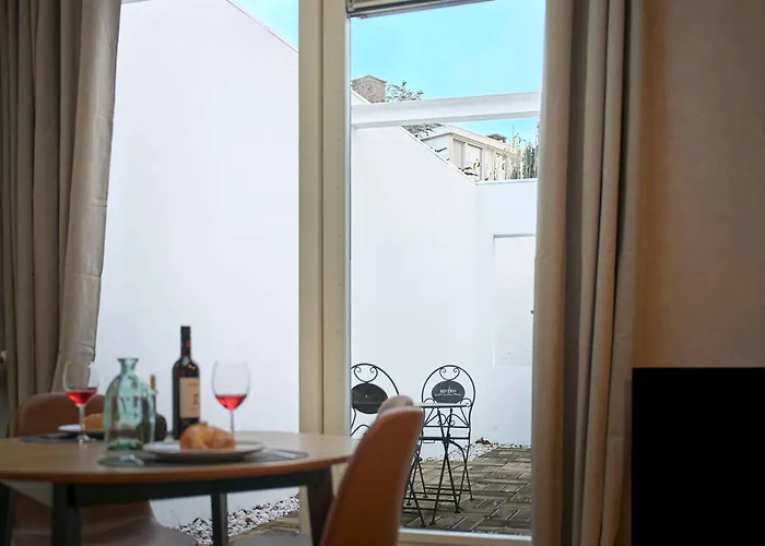 Escape Modern Near Everything آيندهوفن