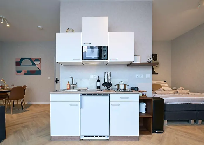 Escape Modern Near Everything * آيندهوفن