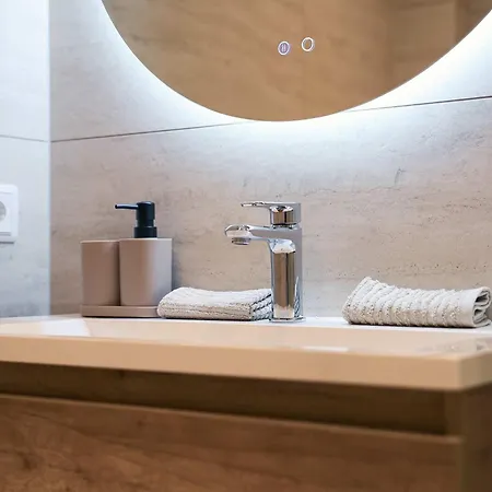 Escape Modern Near Everything Daire