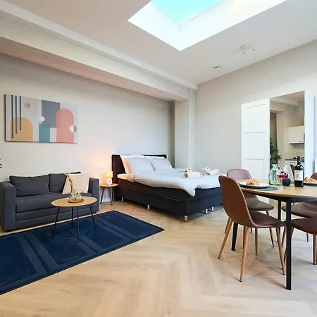Escape Modern Near Everything Apartment