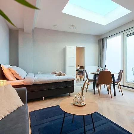 Escape Modern Near Everything Apartment *