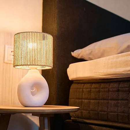 Escape Modern Near Everything Apartment