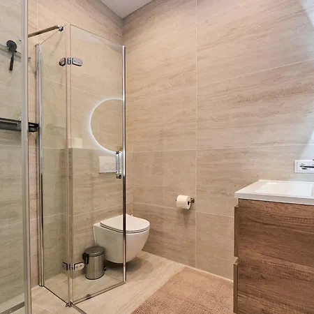 Escape Modern Near Everything Apartment