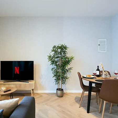 Escape Modern Near Everything Apartment